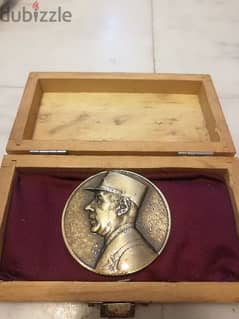 ميدالية الجنرال ديغول antique