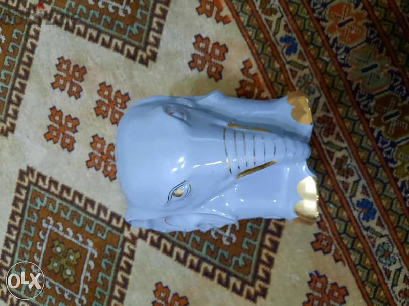 Vase light blue elephant. فاز ازرق فاتح 1