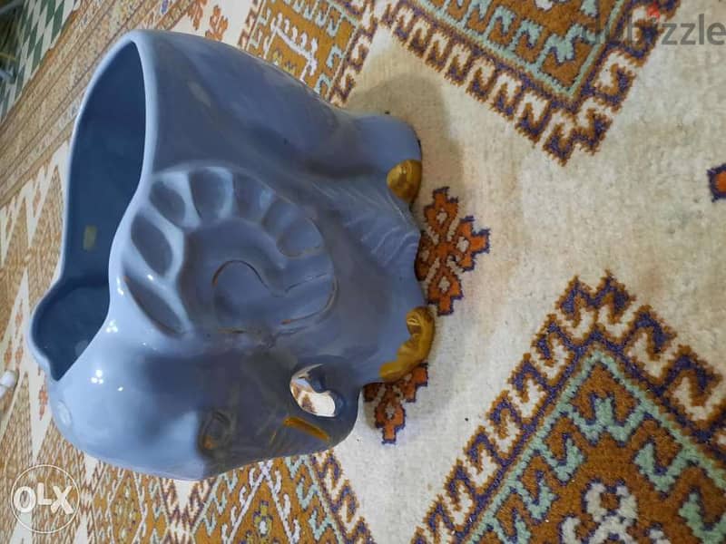 Vase light blue elephant. فاز ازرق فاتح 2
