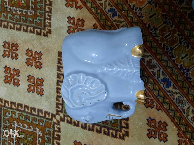 Vase light blue elephant. فاز ازرق فاتح 4