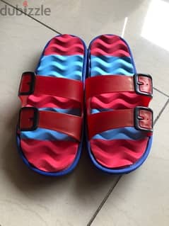 slippers size 41 Unisex but it fit size 39/40 New