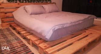 Wood pallets bed 200x200 cm تخت طبليات مجوز 0