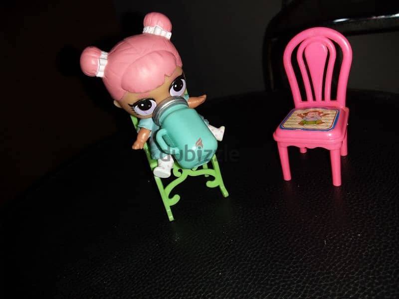 LOL PINK & WHITE MGA great doll, blue dress +2 Chairs +Termos Cup=13$ 2