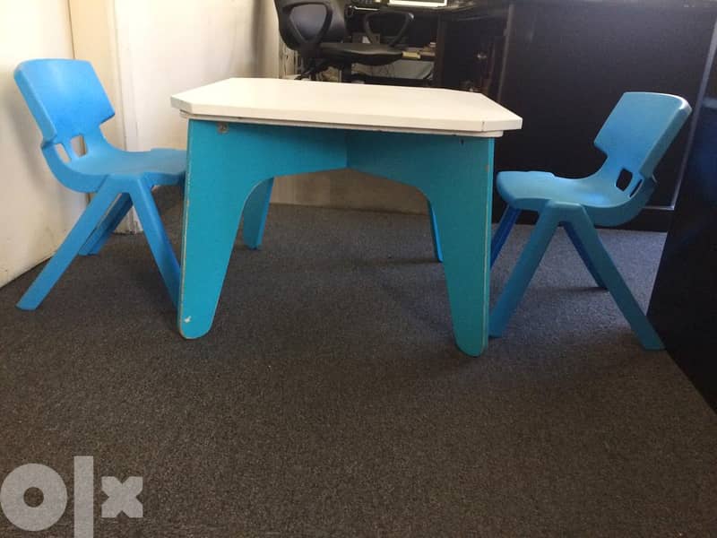 Kids Table woth chairs 1