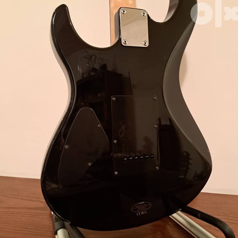 Yamaha ERG 121 Electri guitar 4