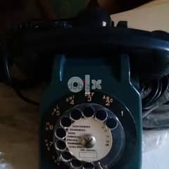 Old coloured telephone for saleتلفونات ملونة قديمة للبيع