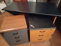 Wooden desk + 1 set of drawers