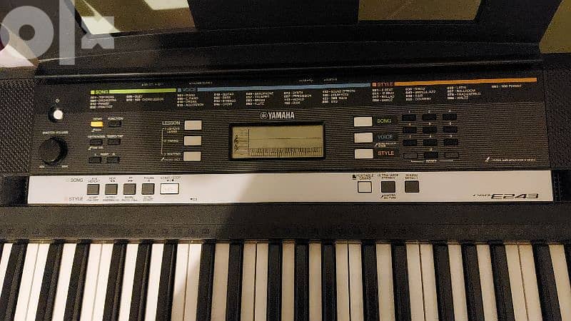 Yamaha PSR-E243 Premium 0