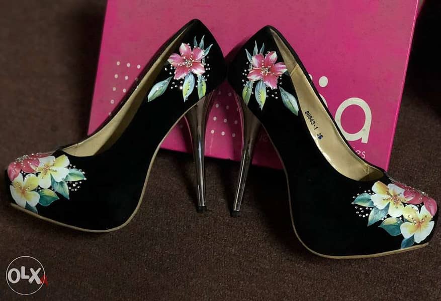 Black high heel shoes for women; special edition 3