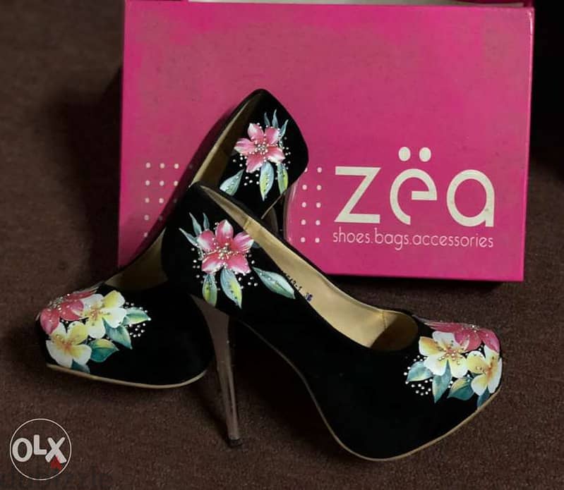 Black high heel shoes for women; special edition 4