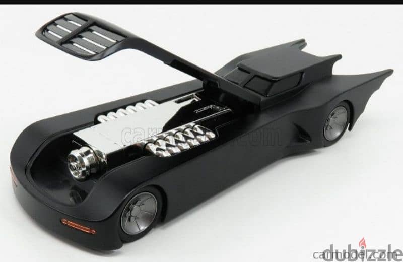 Batmobile (with Batman Figure ) diecast car model 1:24. 3