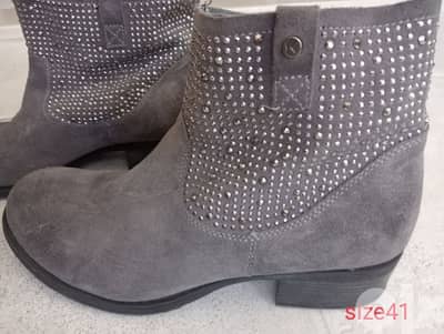 Demi boot new