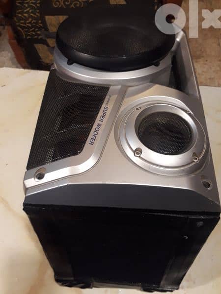 A single passive pioneer 4 - way speaker 4 - 8 ohms 200Wmax. still new 6