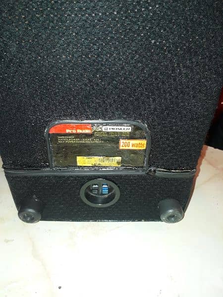 A single passive pioneer 4 - way speaker 4 - 8 ohms 200Wmax. still new 10