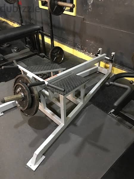 t bar for gym use like new we have also all sports equipment 1