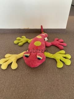 Big gecko stuffed toy