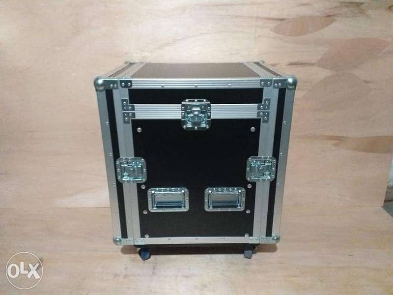 Flight case triple door with 11 units of free space with castors 0