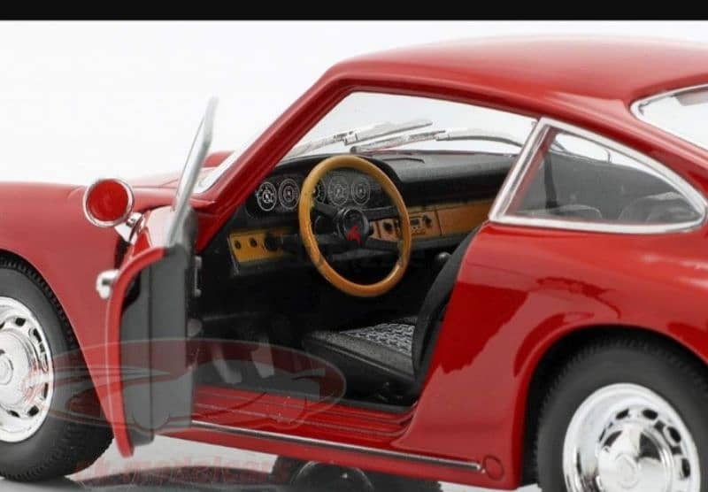 Porsche 911 (1964) diecast car model 1:24. 3