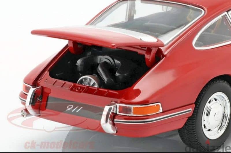 Porsche 911 (1964) diecast car model 1:24. 4