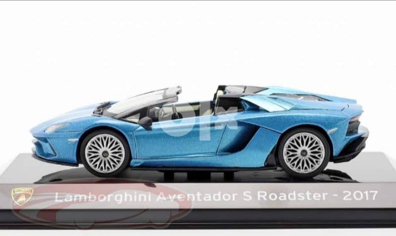 Lamborghini Aventador Roadster diecast car model 1;43. 1