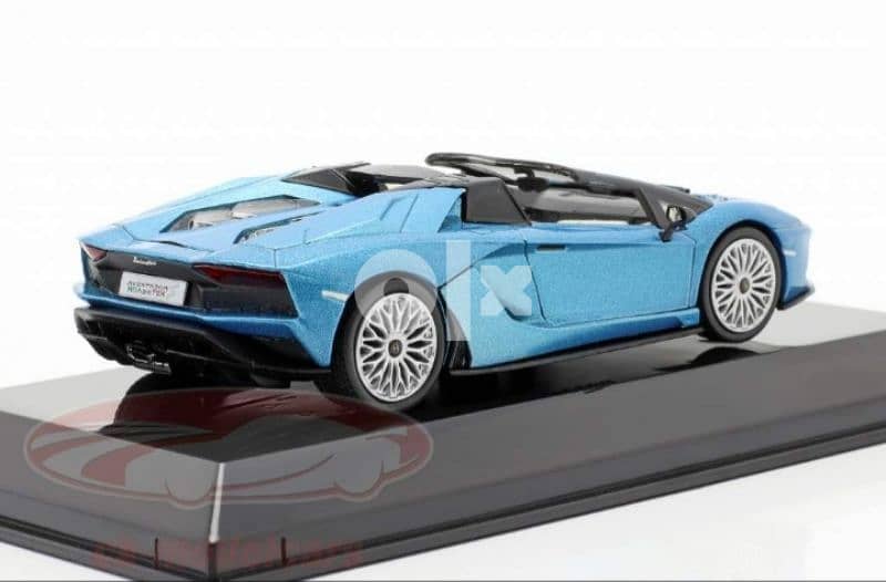 Lamborghini Aventador Roadster diecast car model 1;43. 2