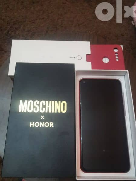 Honor X Moschino red edition 8ram/256 rom 4