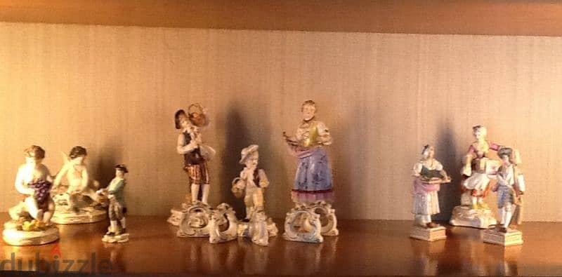 8 figurines 0