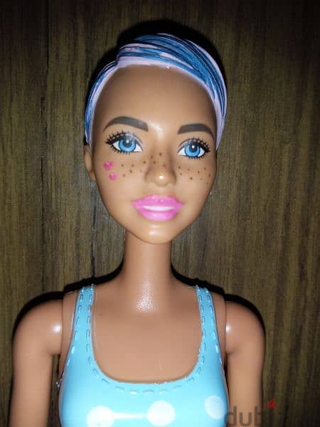 Offer:MOVIE NIGHT/BEACH PARTY COLOR REVEAL Barbie Mattel doll2020 +WIG 1