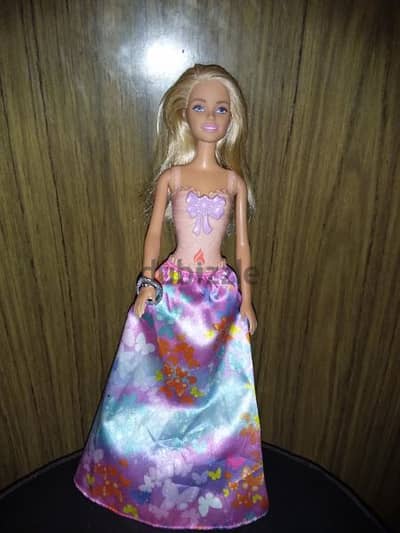 PRINCESS PRINCESS Barbie Awesome doll has a molded top +her skirt=15$