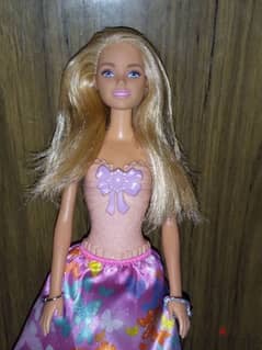 PRINCESS PRINCESS Barbie Awesome doll has a molded top +her skirt=15$