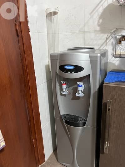 water dispenser- براد مياه بحالة ممتازة