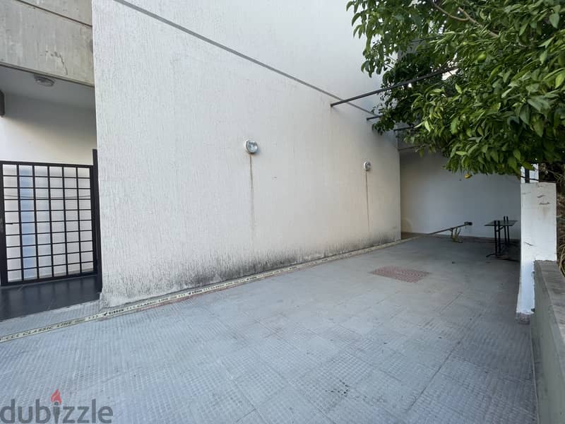 Jounieh 300sqm | Terrace 60sqm | Running Business 11