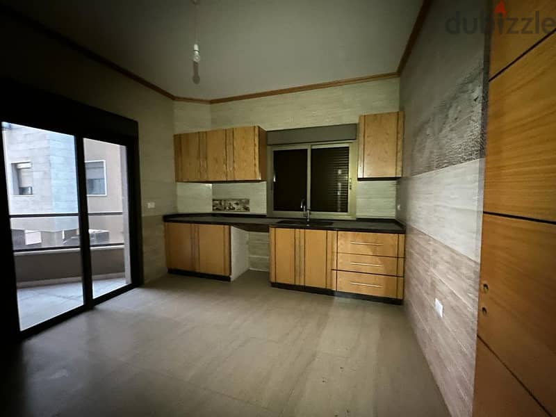 3 bedrooms apartment for sale in Batroun Souk شقة للبيع في البترون 2