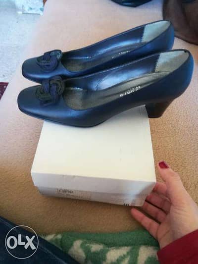 Comfort s navy shoes. Bought from a piedi beirut. Unused. Size 40