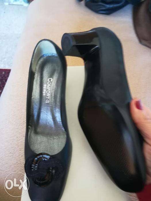 Comfort s navy shoes. Bought from a piedi beirut. Unused. Size 40 1