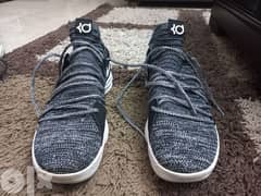 KD 10 oreo size 44 very negotiable price don't hesitate to ask