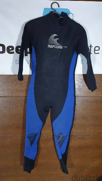 3mm wet suit and 5mm all sizes are available 6