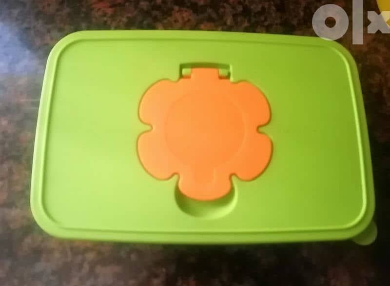 Tupperware items 3