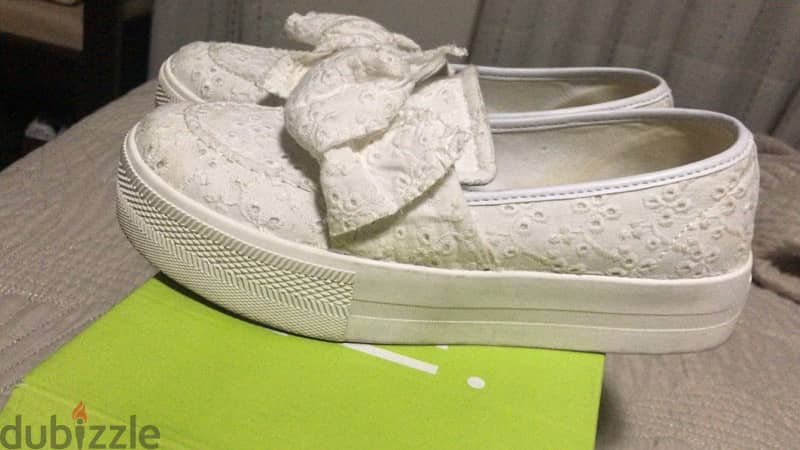 Guess authentic white shoes size 38 0