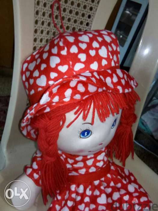 RED SINGING IN ARABIC PLUSH 50Cm as new LONG doll=15$ 1