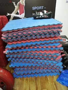 like new puzzle mats 1m x 1m x 3cm red and blue 81701084