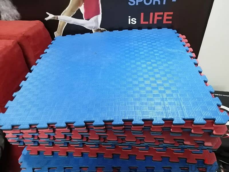 like new puzzle mats 1m x 1m x 3cm red and blue 81701084 1