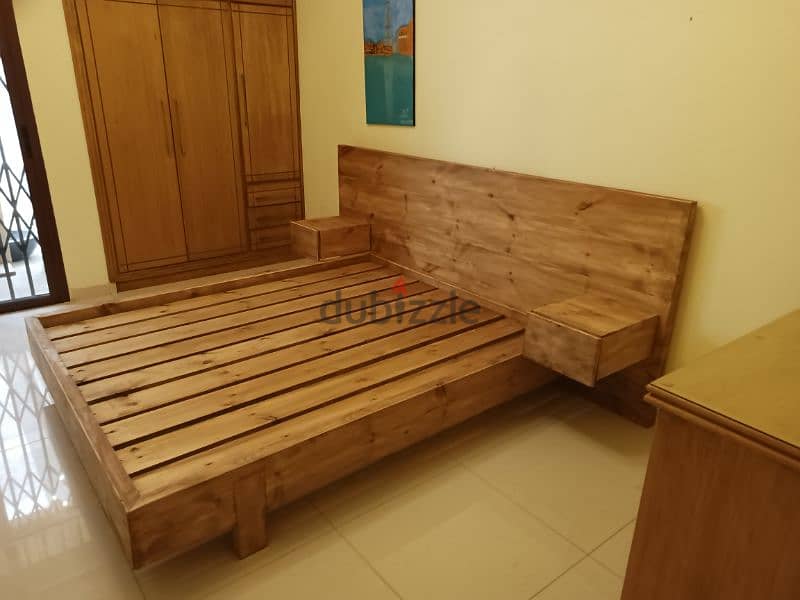 massive pine wood bed queen size تخت مجمز خشب صنوبر روسي طبيعي 0