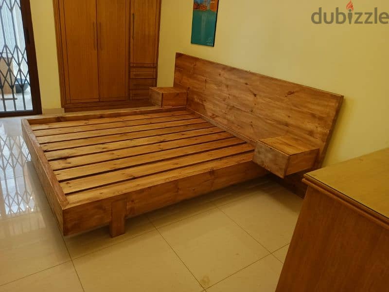 massive pine wood bed queen size تخت مجمز خشب صنوبر روسي طبيعي 1