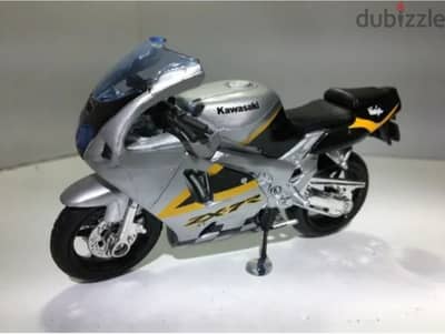 Kawasaki Ninja ZX-7R diecast motorcycle model 1;18.