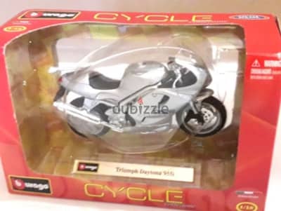 Triumph Daytona 955i diecast motorcycle model 1;18.