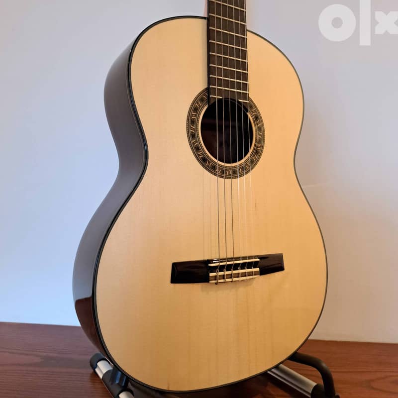 Valencia CG200 Classic Guitar 4