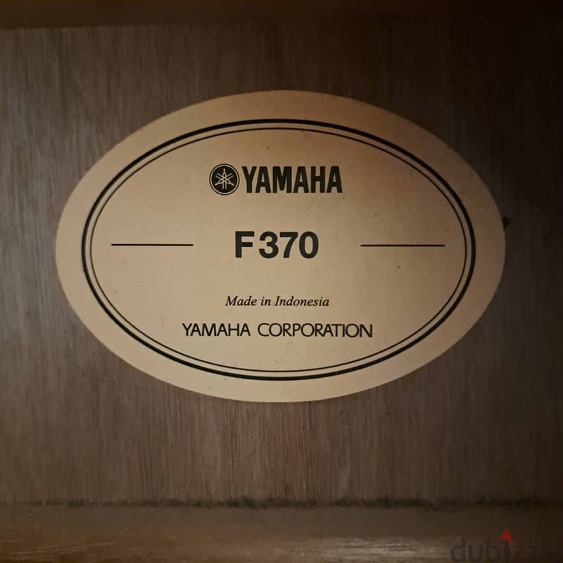 Yamaha F370 Acoustic guitar 1