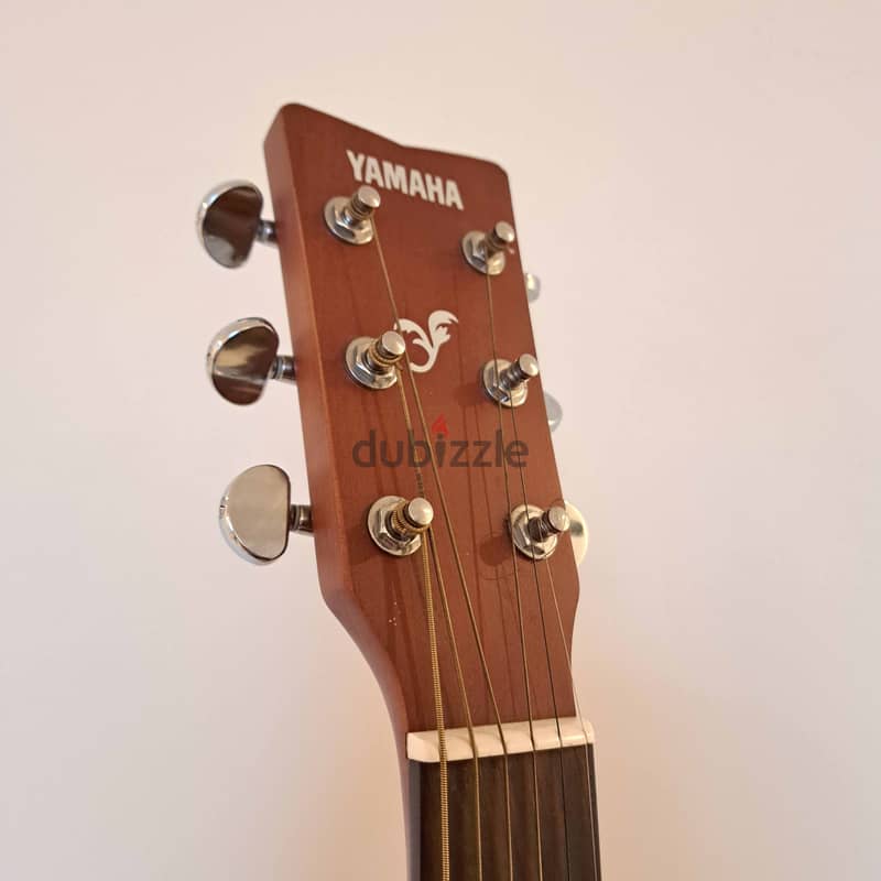 Yamaha F370 Acoustic guitar 2