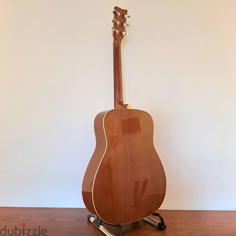 Yamaha F370 Acoustic guitar 3